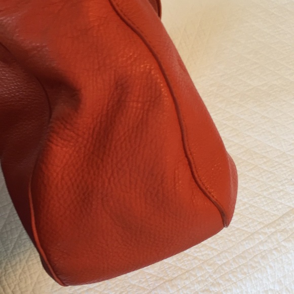 Tory Burch Amanda Hobo Leather Bag in Blood Orange - Picture 2 of 8